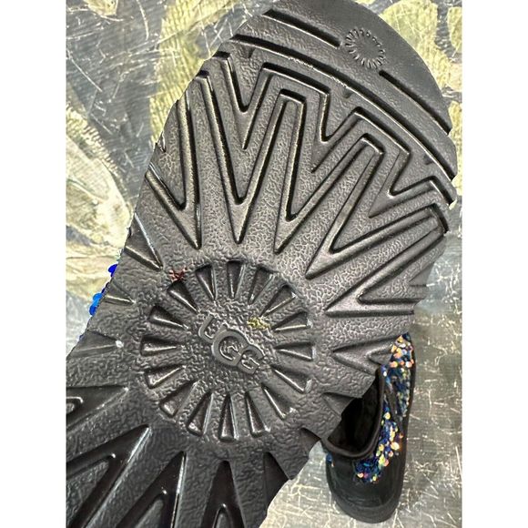 New UGG Classic Short Stellar Sequin Size Us 6 - Picture 8 of 9